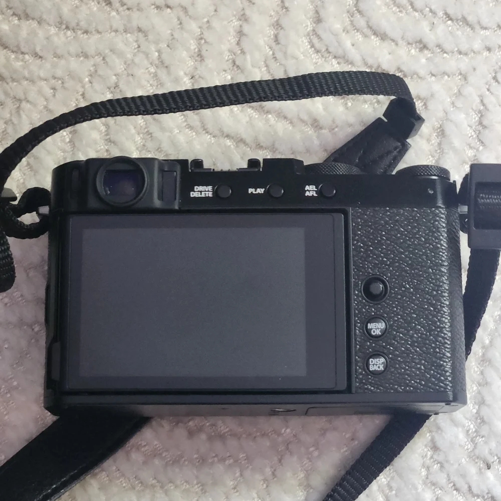 Fujifilm X-E4 Black Excellent Condition Updated NWOB Pls read Description